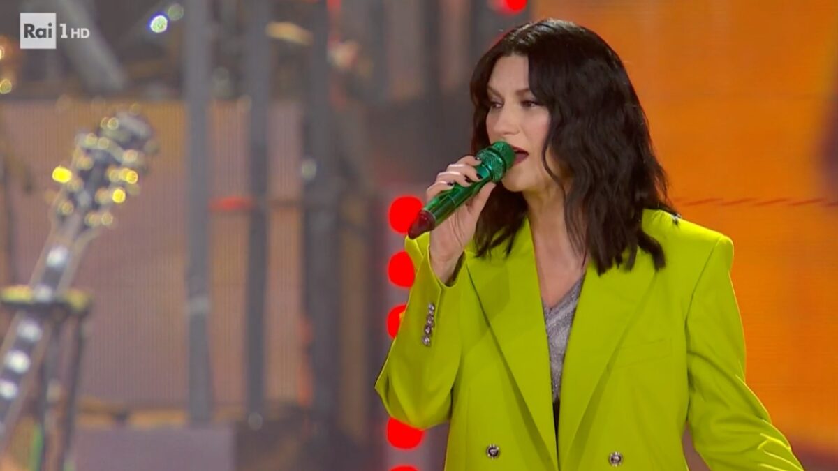 Dalla Pausini a Elodie, parata di Star per Italy Loves Romagna: ecco cantanti e look che hanno illuminato Campovolo…