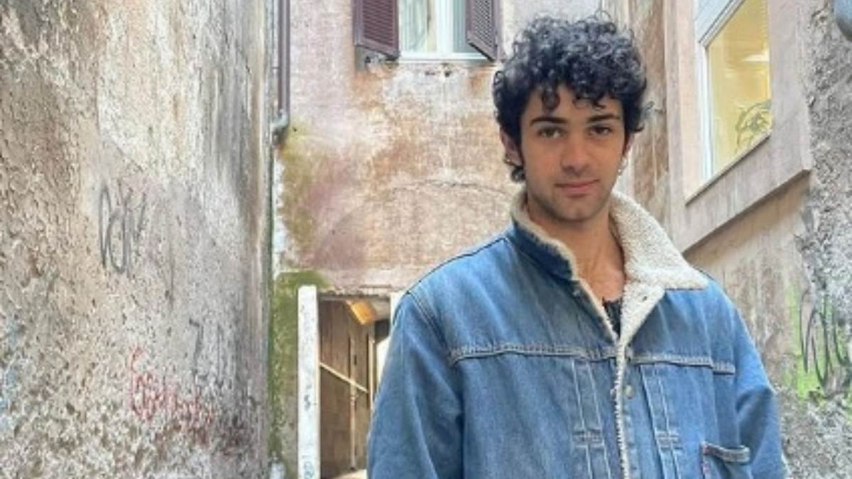 Massimilano Caiazzo, Carmine di Mare Fuori ospite al Pitti: il look in pelle è sfrontato!