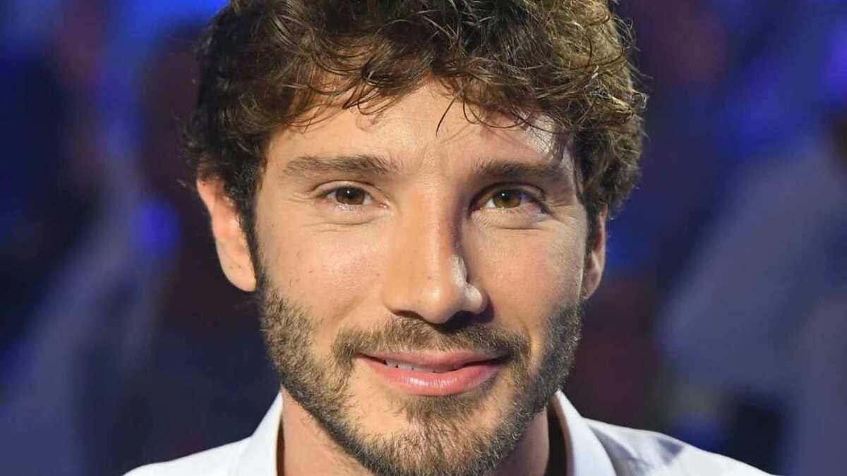 Stefano De Martino, una T-shirt per dichiarare tutto il suo amore: J’adore!