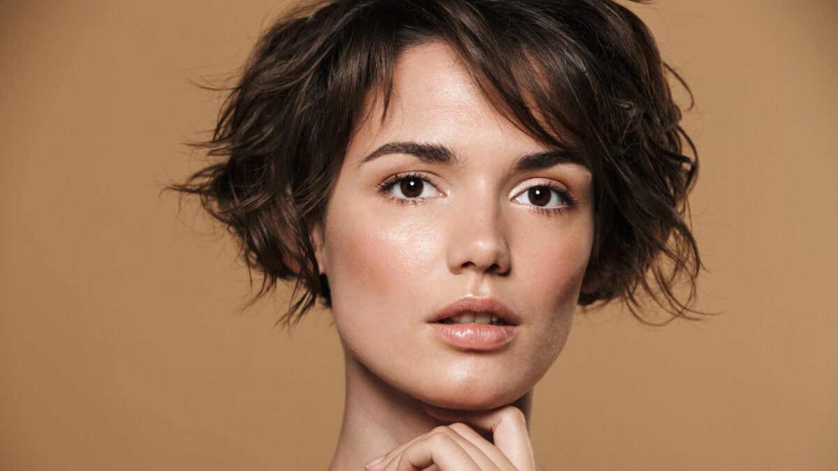 Capelli, acconciature chic per un taglio corto: 6 idee da copiare!