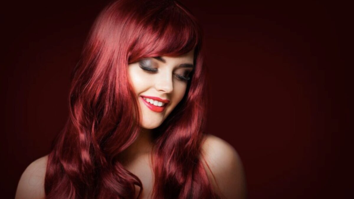 Cherry Coke: 5 cose da sapere sul colore capelli più cool dell’estate
