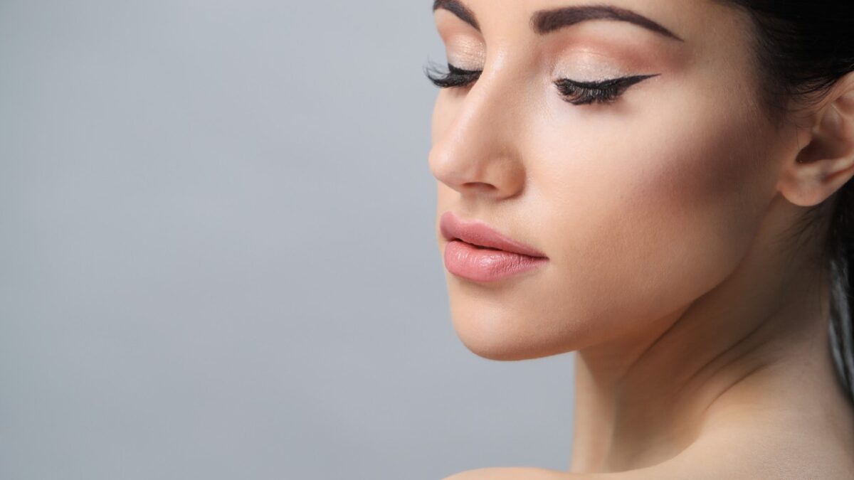 Come applicare l’eyeliner: 6 trucchi per una linea perfetta