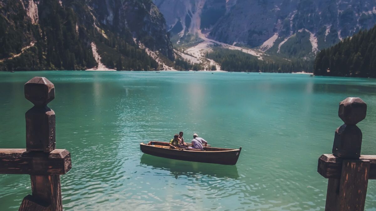 Estate sul Lago di Braies: 5 cose da sapere per organizzare il tuo viaggio