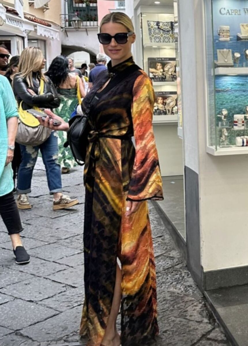 Galleria foto 'Michelle Hunziker, un bikini mozzafiato: 46 anni, 3 figlie e ancora un corpo da Urlo!' - foto 2