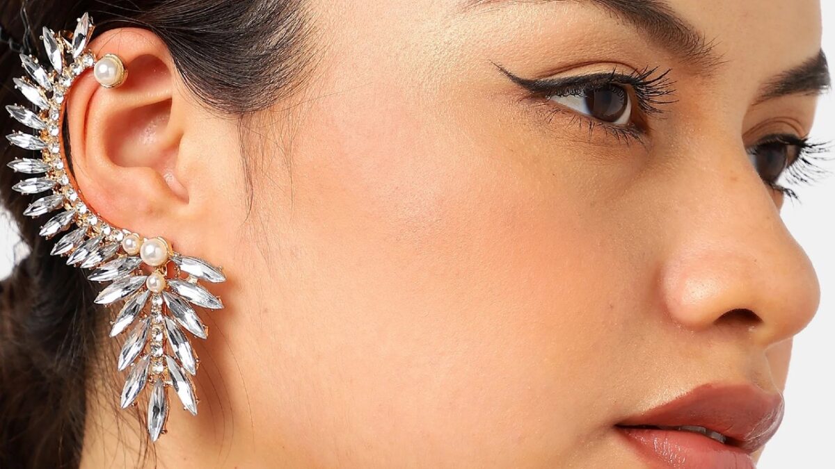 Ear cuff, gli orecchini da indossare con i capelli raccolti. I 5 più chic!