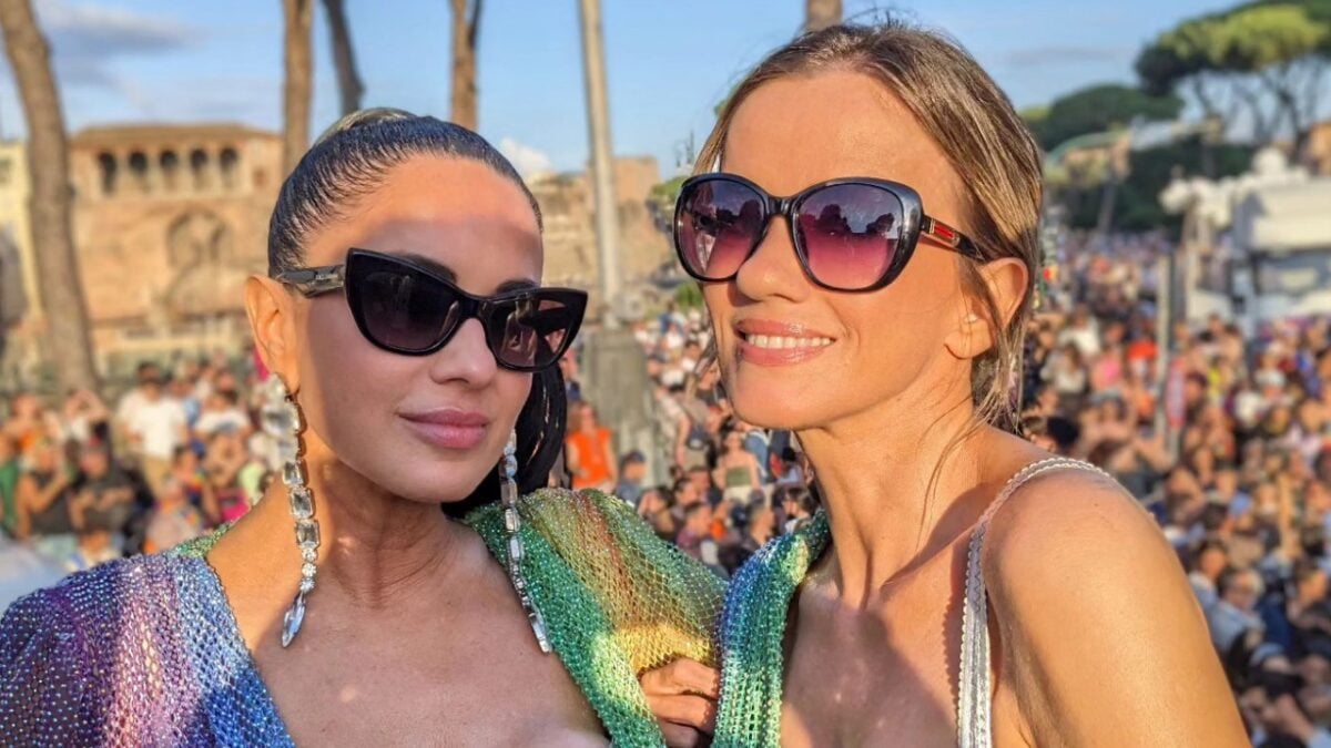 Paola & Chiara, il look arcobaleno per il Pride di Roma è firmato D&G