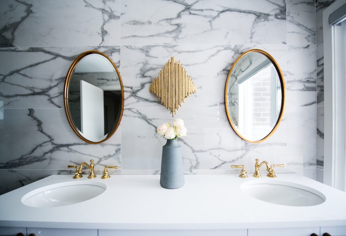 Galleria foto 'Come decorare la Pareti del Bagno e renderlo moderno e alla moda: 7 suggerimenti imperdibili!' - foto 7
