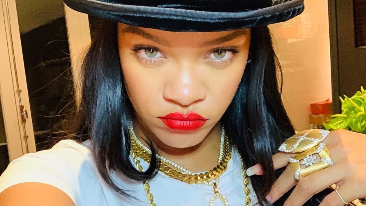 Rihanna shock, la T-shirt è una vera provocazione!