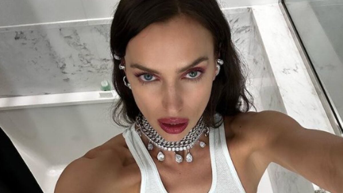 Irina Shayk mostra le curve mozzafiato a Marrakech (FOTO)