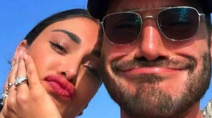 Galleria foto 'Belen Rodriguez e Stefano De Martino in crisi: lei cancella le Foto!' - foto 1
