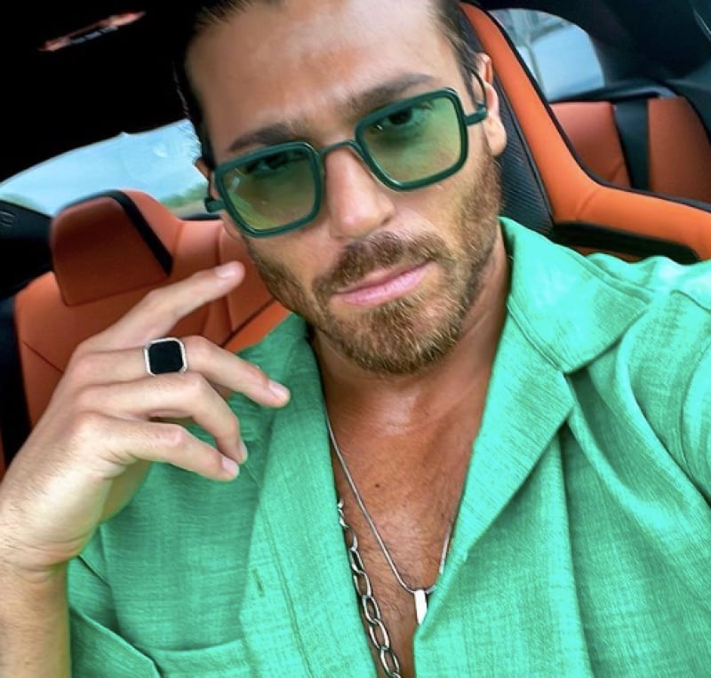 Galleria foto 'Can Yaman più sexy che mai, indossa il colore dell’Estate 2023 e fa impazzire le fan!' - foto 1