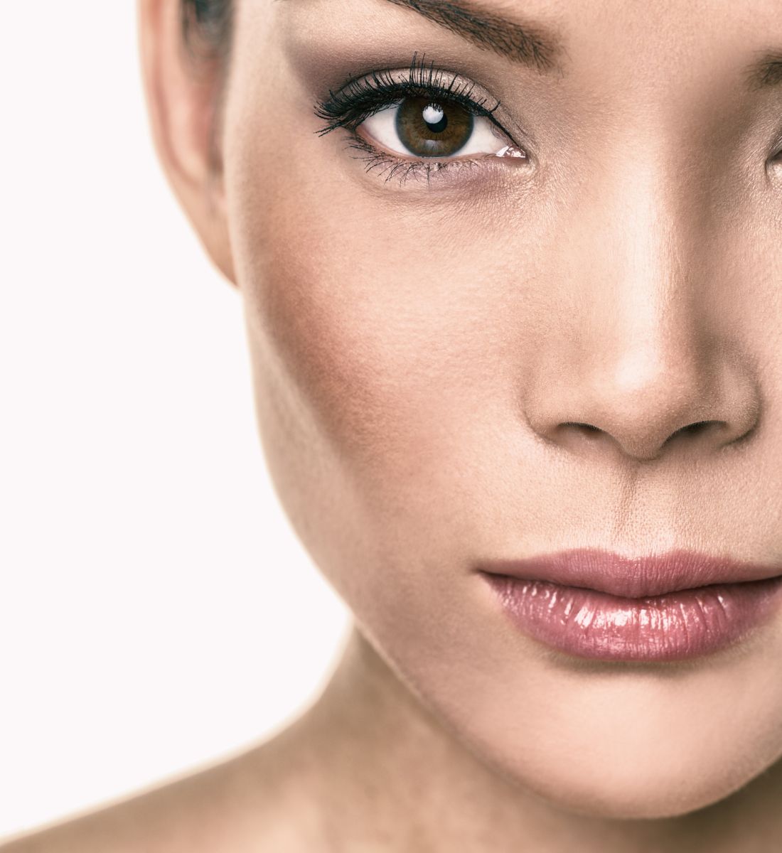 Galleria foto 'Doppio mento, 8 trucchi per nasconderlo' - foto 4