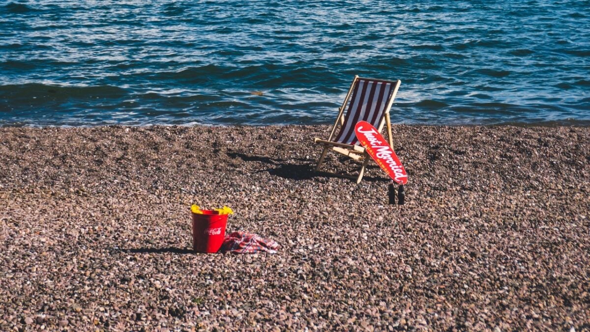 Le 6 Sdraio e sedie da spiaggia più belle per un’estate in riva al mare