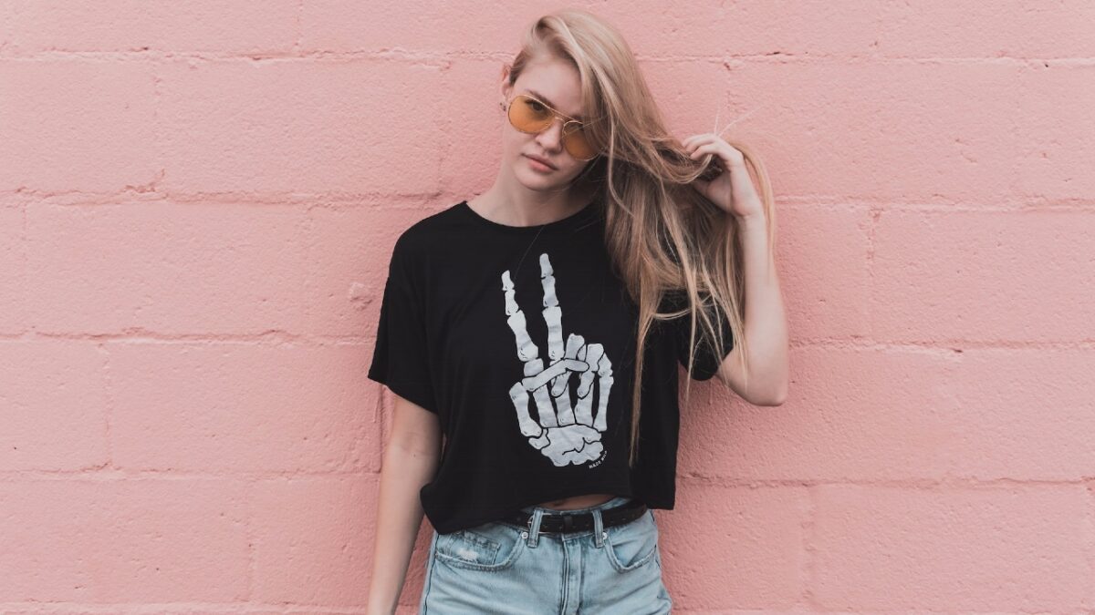 5 idee di Look Day & Night da ricreare con una semplice T-shirt nera