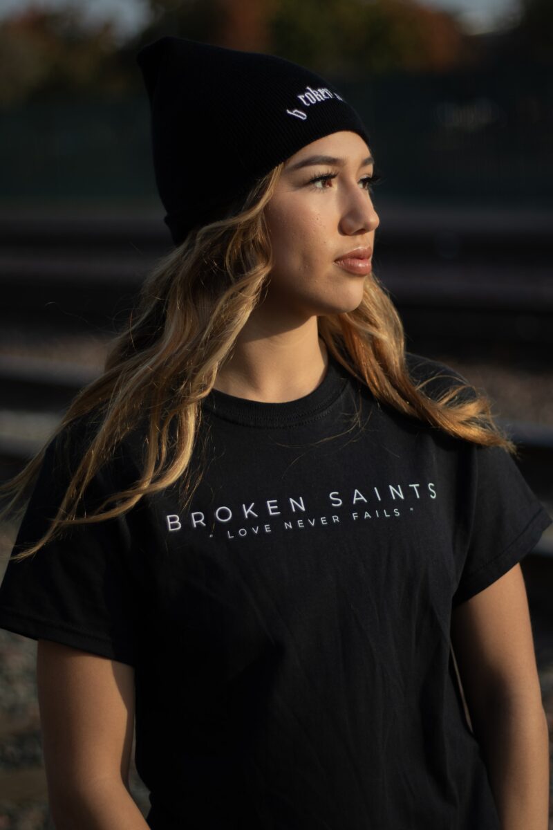 Galleria foto '5 idee di Look Day & Night da ricreare con una semplice T-shirt nera' - foto 3