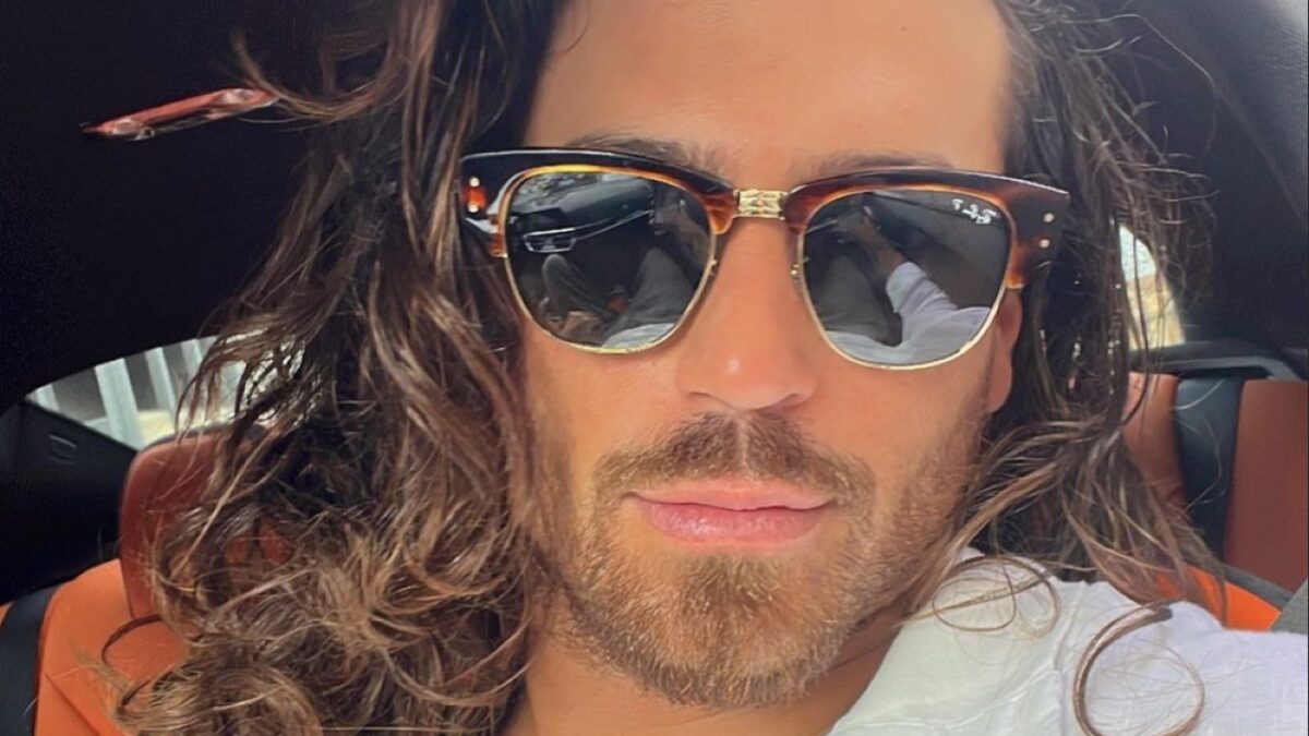 Questi 5 look di Can Yaman hanno fatto letteralmente impazzire le Fan!