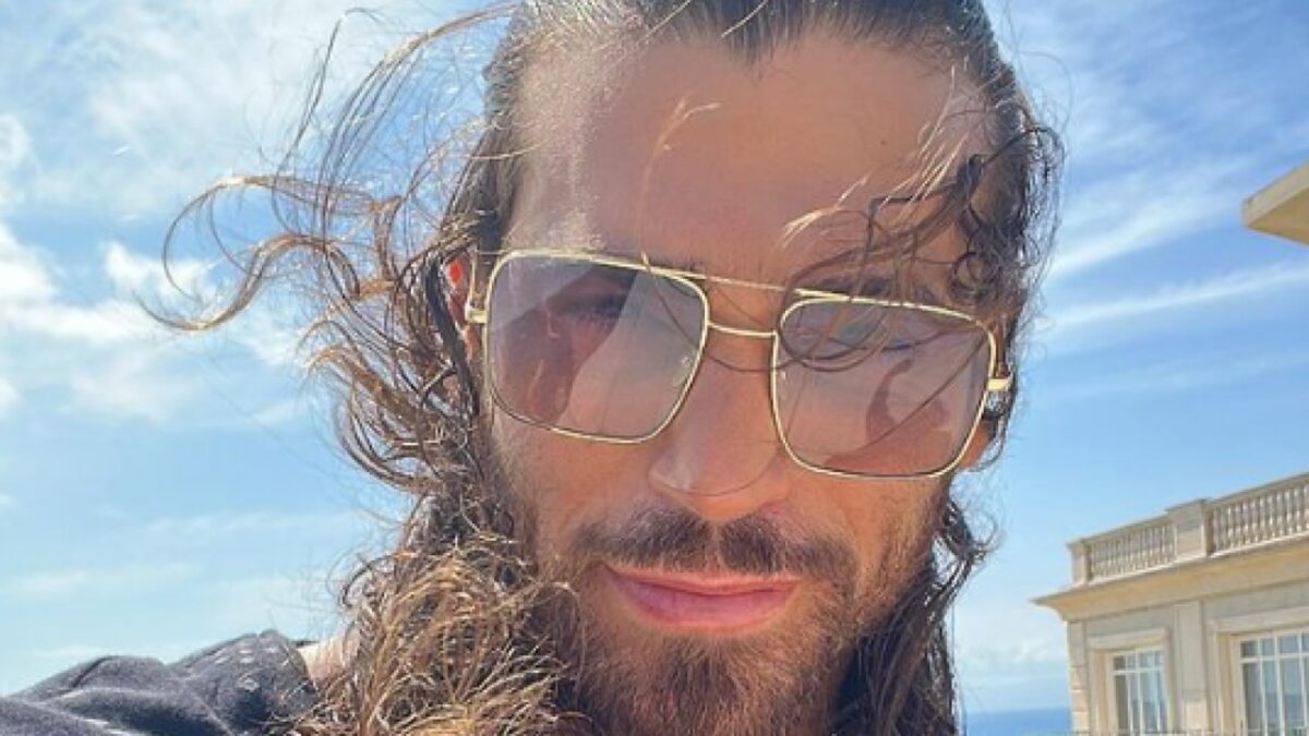 Can Yaman e quel dettaglio che non sfugge alle Fan: cosa è successo in Sardegna