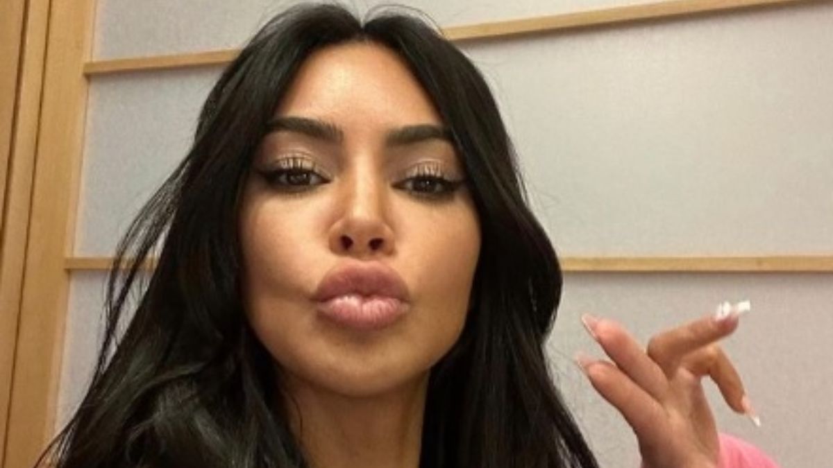 Kim Kardashian, il cambio Look sconvolgente: segue la Barbie mania e diventa così…