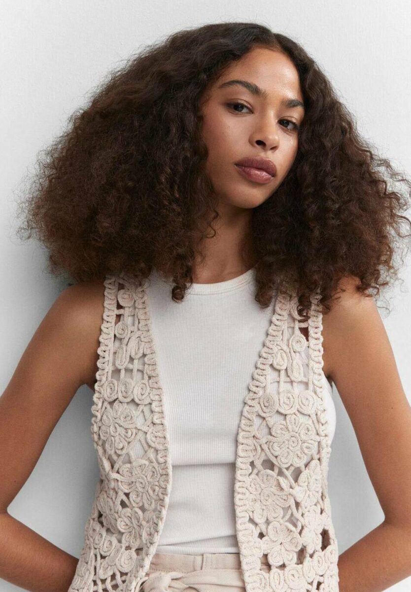 Galleria foto '5 look con gilet da copiare per un outfit chic e super comfy!' - foto 6