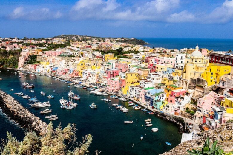 Procida, Case colorate