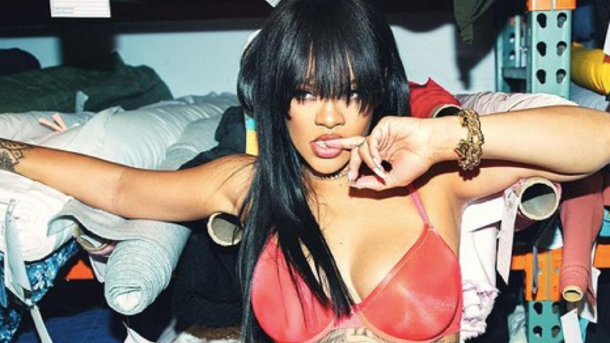 Rihanna lancia la linea Savage Maternity: così la Lingerie per le Neo Mamme diventa super sexy