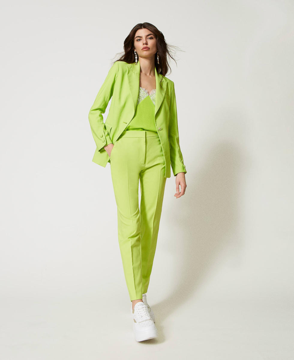 Galleria foto '5 colori perfetti da indossare per gli outfit di fine estate…' - foto 2