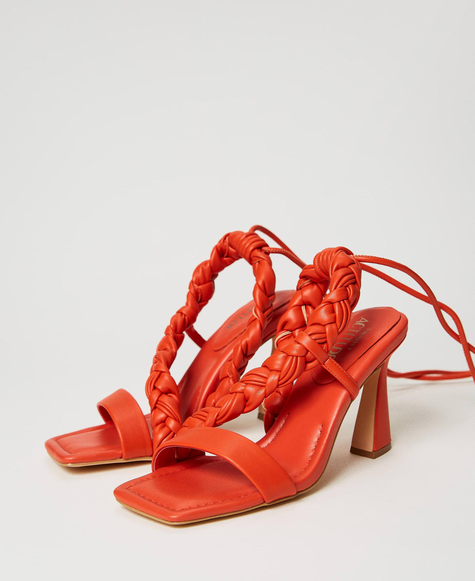 Galleria foto 'Questi 5 sandali squadrati sono i più cool dell’estate!' - foto 5