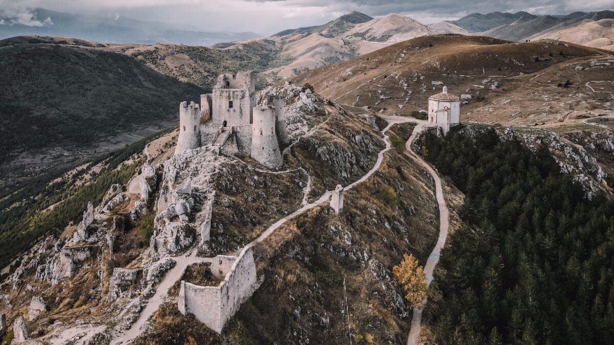 5 Borghi d’Abruzzo per vivere una fresca estate all’ombra del Gran Sasso