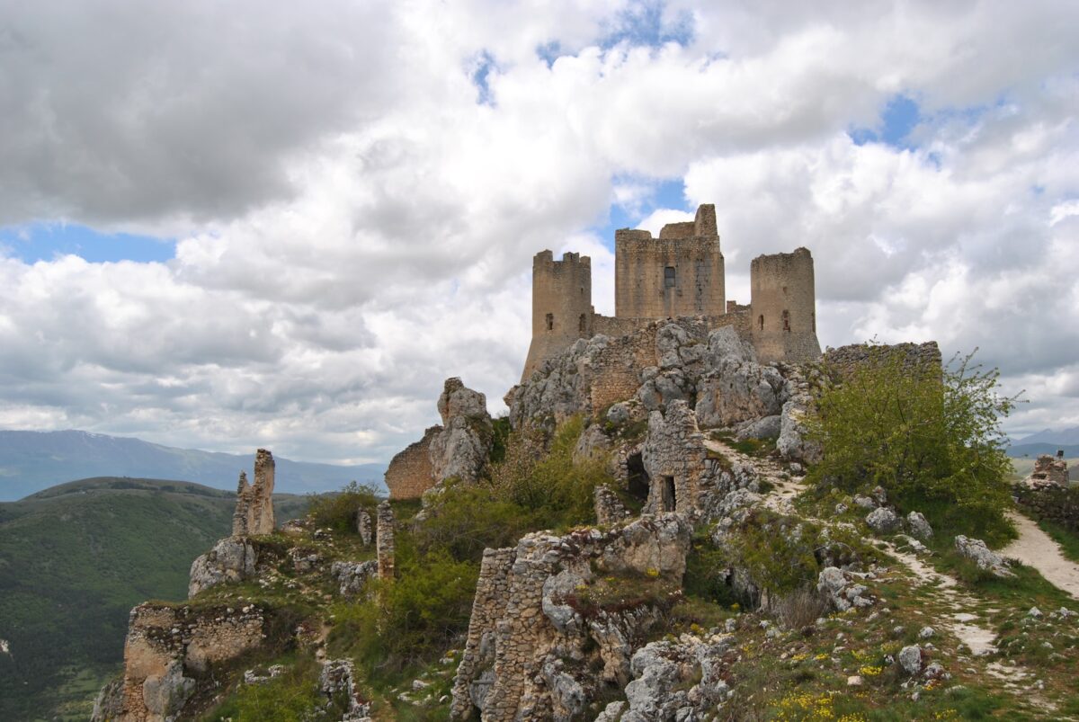 Galleria foto '5 Borghi d’Abruzzo per vivere una fresca estate all’ombra del Gran Sasso' - foto 2