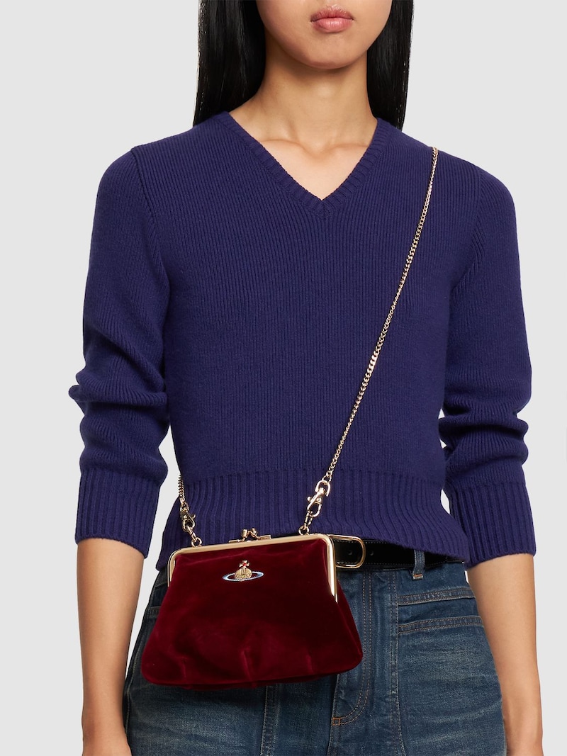 Galleria foto 'Queste 5 borse di velluto sono l’accessorio più cool dell’autunno' - foto 3