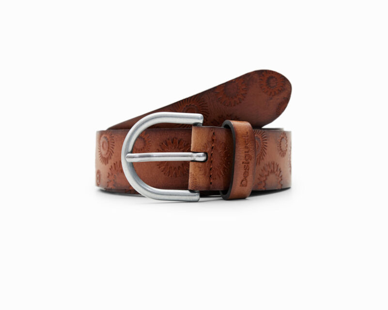 Galleria foto 'I Camperos di Miriam Leone sono la tendenza dell’autunno. Ecco come abbinarli…' - foto 2