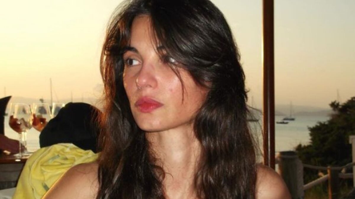 Francesca Chillemi, lontano dalle polemiche su Can Yaman: rifugio alla moda nel cuore di Milano