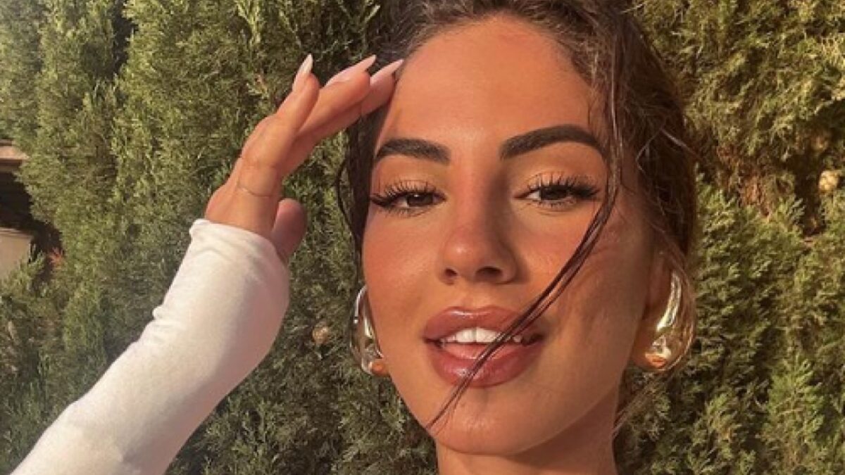 Giulia De Lellis fa centro, Look perfetto alla Milano Fashion Week (FOTO)