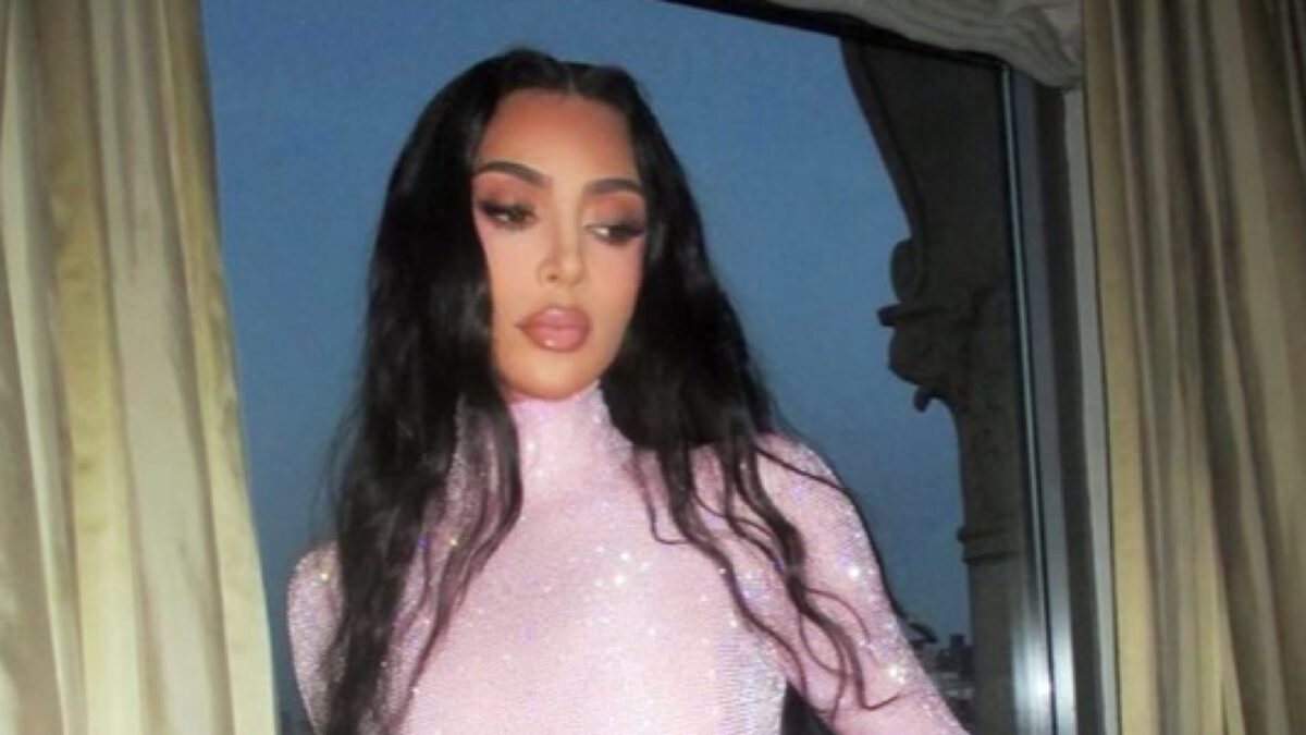 Kim Kardashian perdona Balenciaga, ma il mondo della Moda non dimentica: cosa è successo
