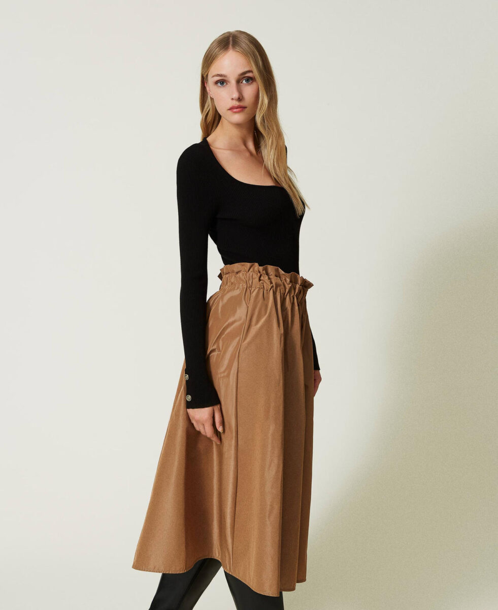 Galleria foto 'Questo modello di Gonna va letteralmente a ruba: ecco perchè tutte lo vogliono…' - foto 1