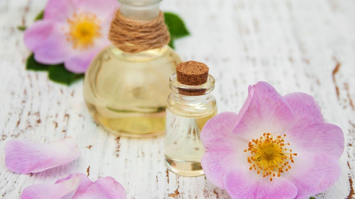 Rosa mosqueta, 5 creme antiage e idratanti con questo magico ingrediente