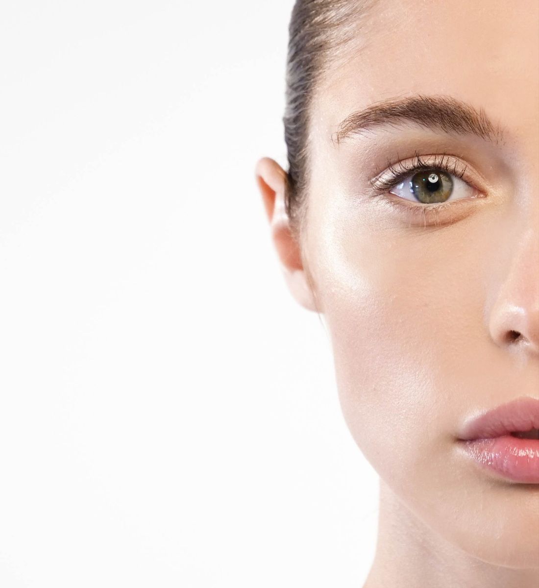 Galleria foto 'Brividi di bellezza: 7 suggerimenti per usare il ghiaccio nella tua routine beauty' - foto 6