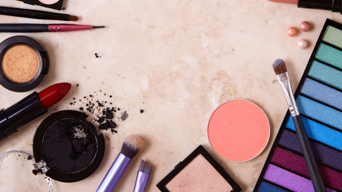 Make up minisize: 8 trucchi da portarsi sempre dietro (non solo in viaggio)