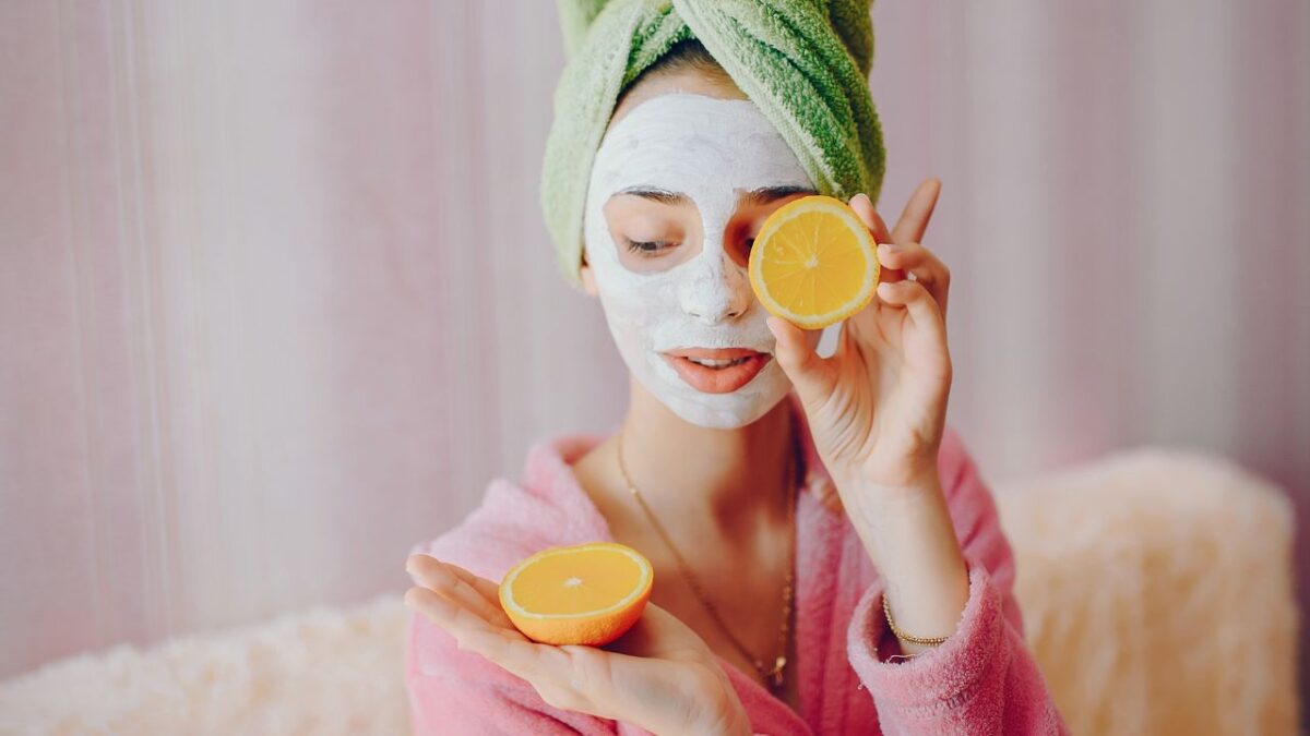 6 maschere fai da te per nutrire la pelle del viso dopo l’Estate