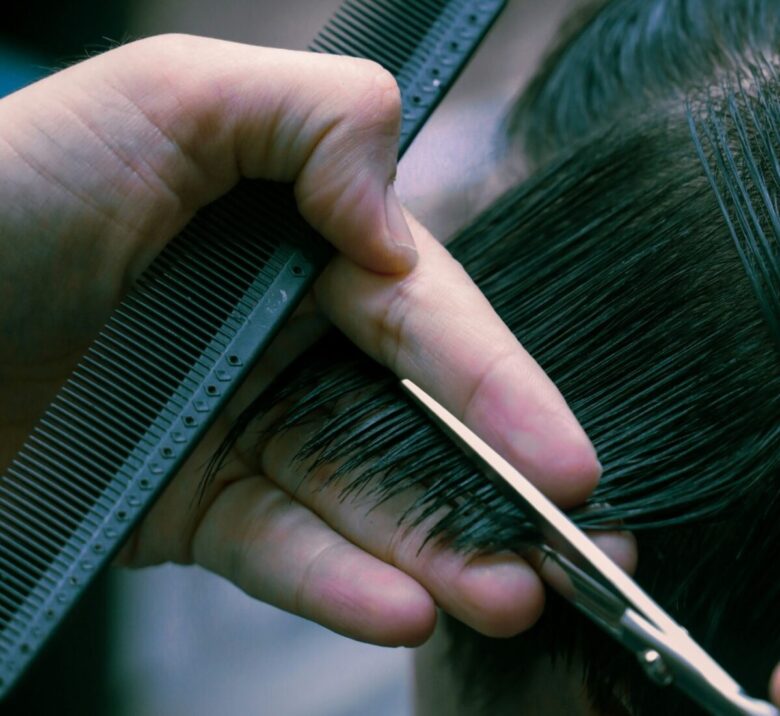 10 trucchi e segreti di bellezza per Capelli forti e folti anche in Autunno 10 trucchi e segreti di bellezza per Capelli forti e folti anche in Autunno