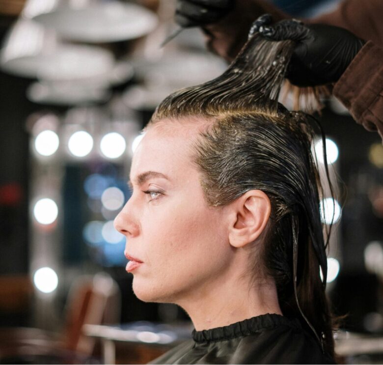 10 trucchi e segreti di bellezza per Capelli forti e folti anche in Autunno 10 trucchi e segreti di bellezza per Capelli forti e folti anche in Autunno