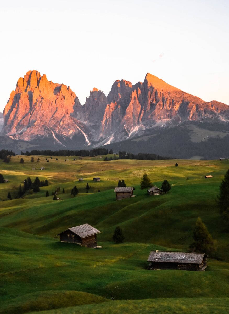 Galleria foto 'L’Hotel deluxe sulle Dolomiti più amato dalle Celeb. Sai quanto può arrivare a costare una notte qui?' - foto 1