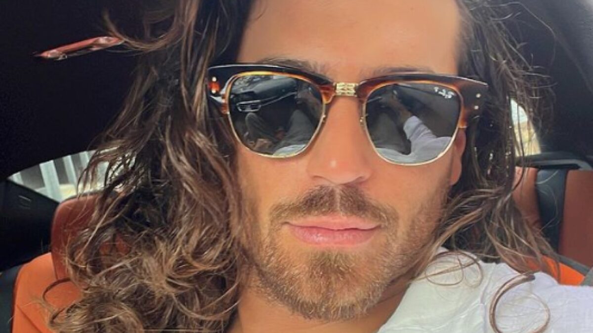 Can Yaman vola a Bari ”per una bella serata”: ecco chi ha incontrato