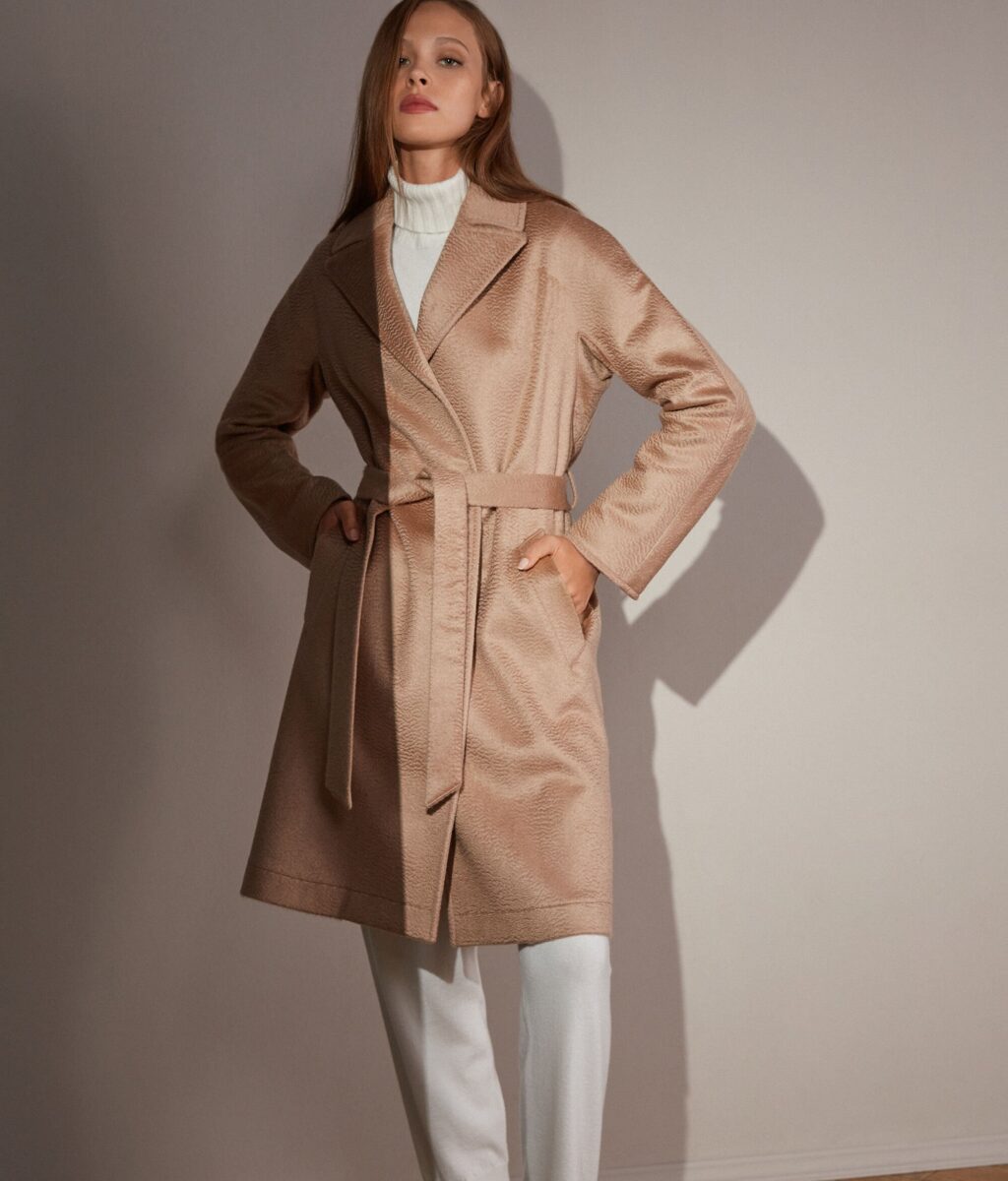 Galleria foto 'Questi 5 Cappotti con Cintura in vita sono il capo di Chic del tuo guardaroba' - foto 4