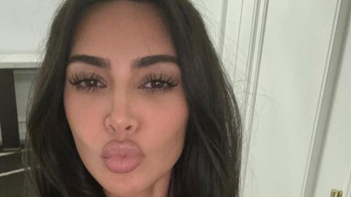 Kim Kardashian esplosiva: la griffatissima mise da notte è super Hot!