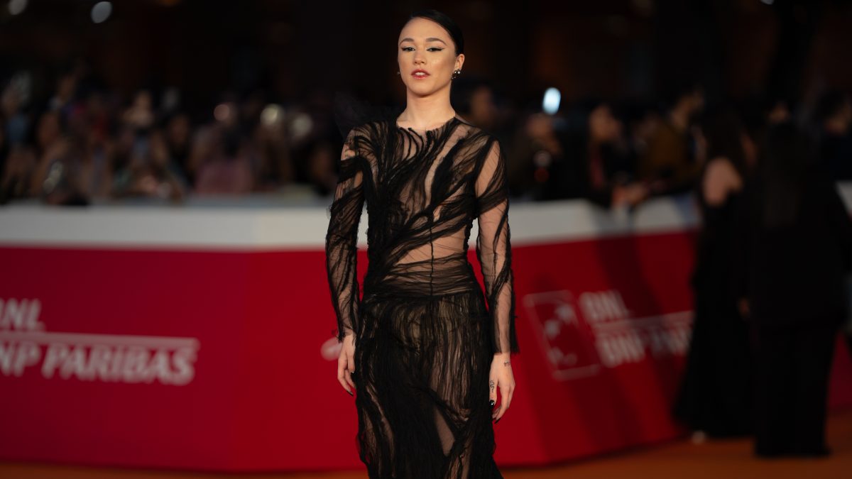 Galleria foto 'Maria Esposito super sexy alla Festa del Cinema: la Protagonista di Mare Fuori punta tutto sulle Trasparenze' - foto 1