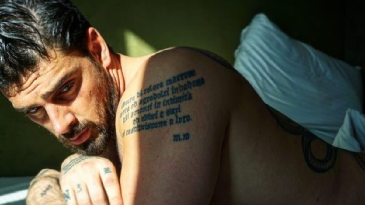 Michele Morrone, il Maxi tatuaggio sulla Schiena è la cosa più sexy che vedrete oggi (FOTO)