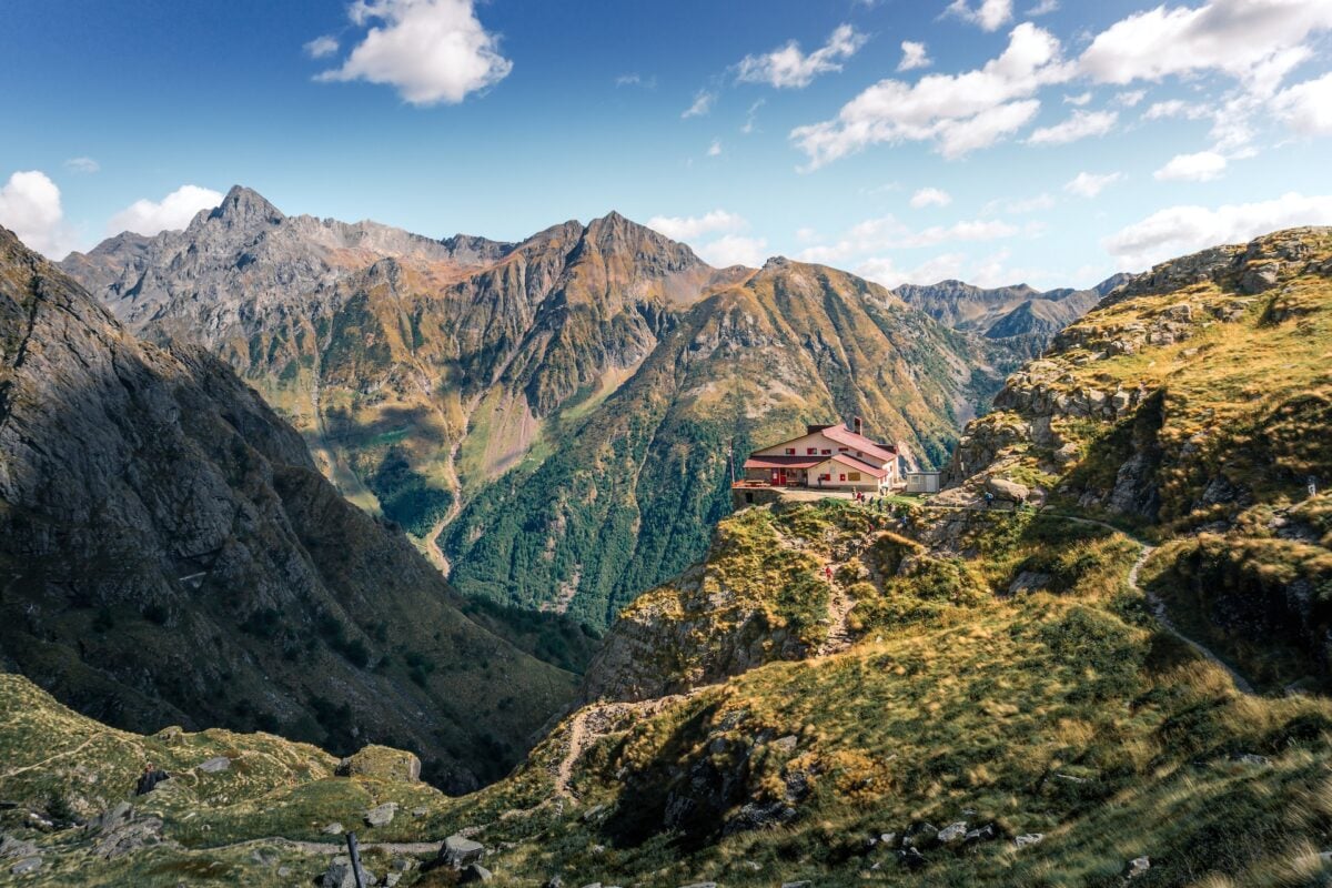 Galleria foto 'Borghi di Pietra: 4 luoghi unici da scoprire tra montagne e scenari unici' - foto 3