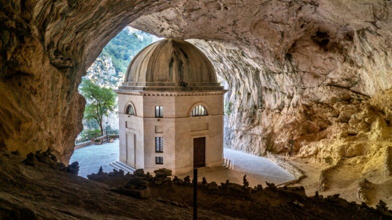 tempio del Valadier, Marche