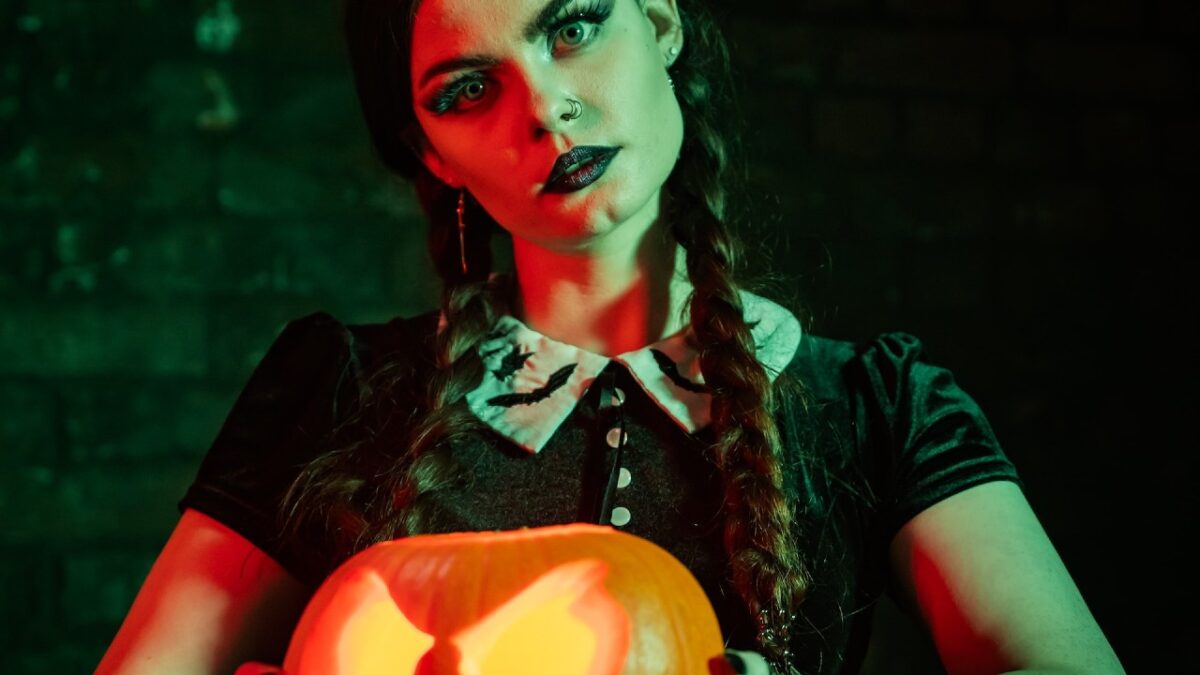 5 look Dark Glam per risplendere nella cupa notte di Halloween